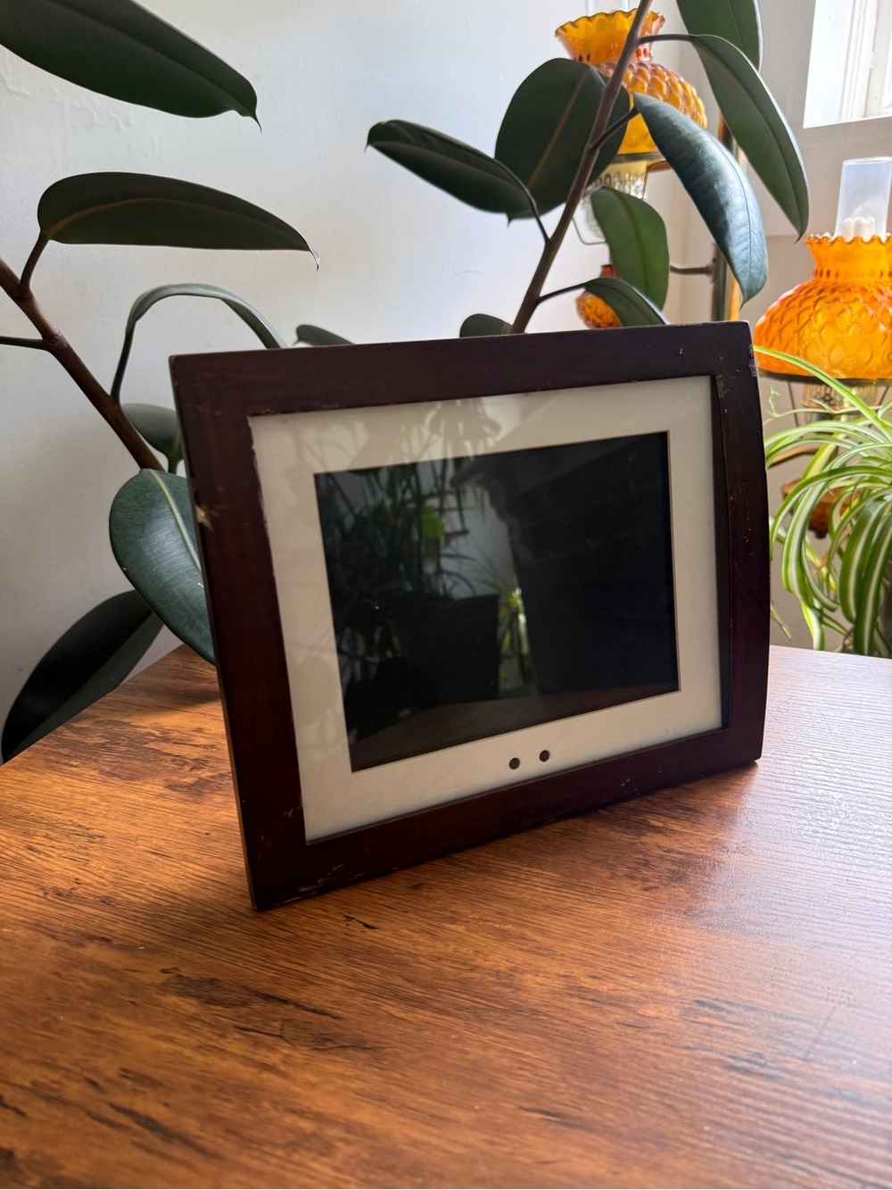 Smartparts SPX8 8-Inch Syncpix Digital Picture Frame